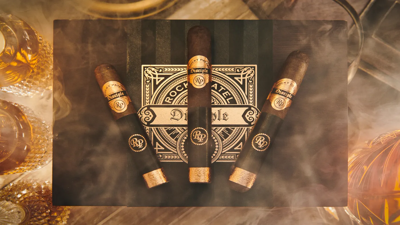 Trei trabucuri Rocky Patel Disciple pe cutia lor